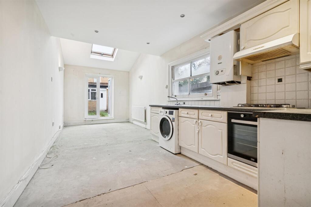 GFF 33 Himley Road SW17  kitchen 1.jpg