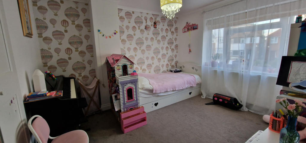 FRONT BEDROOM
