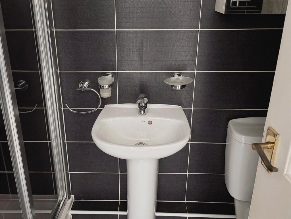 Downatairs Shower