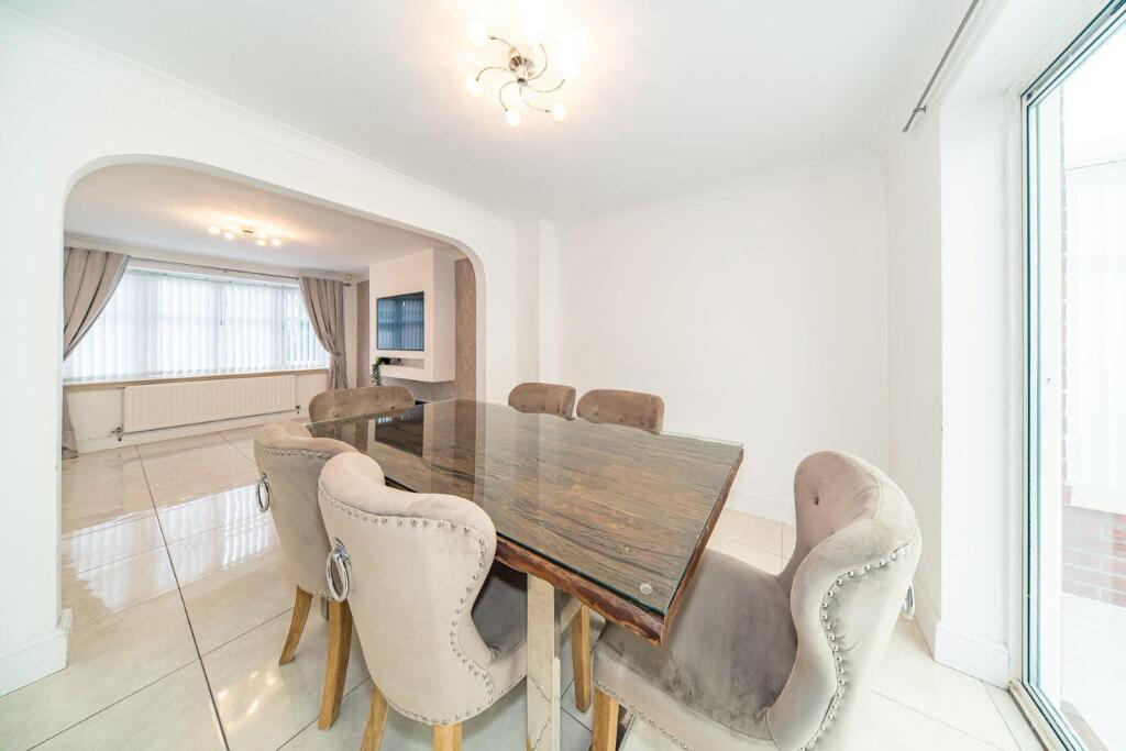 37 Caldywood dining and lounge.jpg