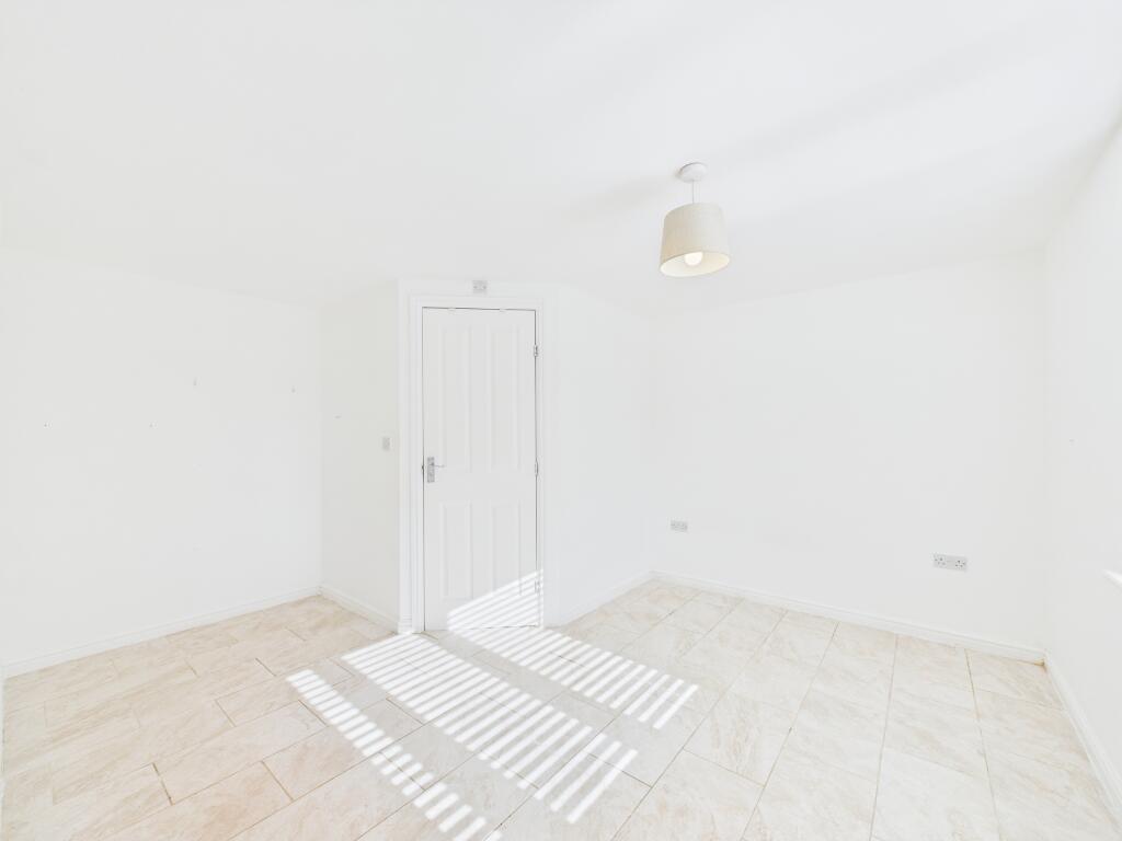 CAM02909G0-PR0377-STILL003