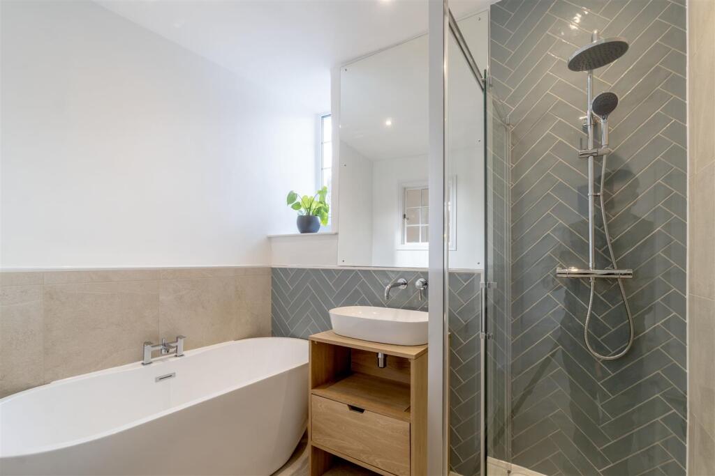 Family Bathroom.jpg