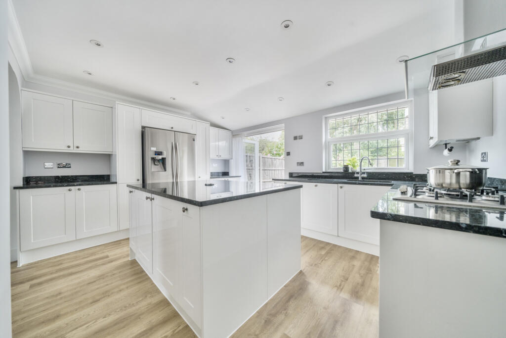 1295533-28-682b2a...