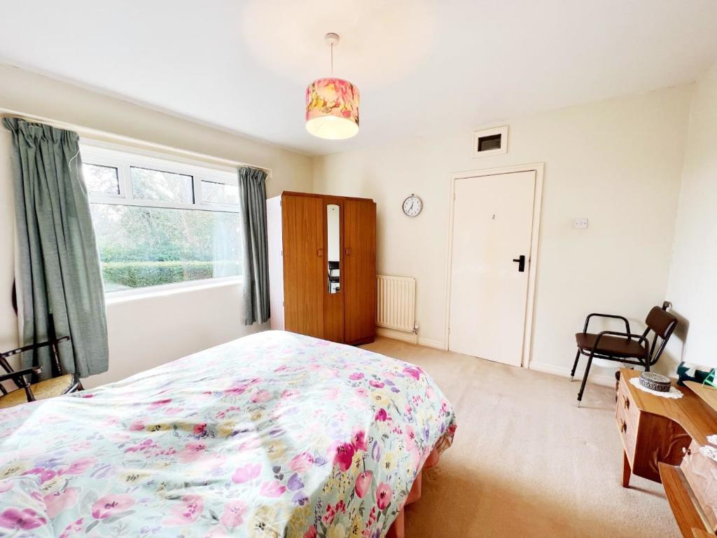 Bedroom 2 pic 2.jpg