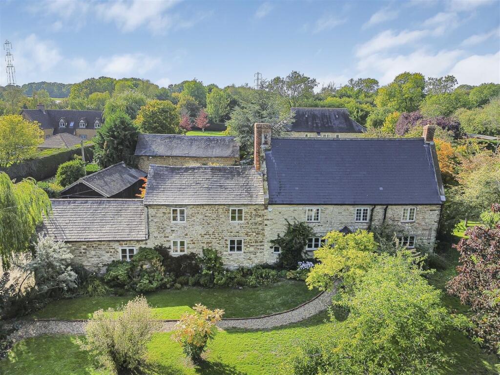 Lower End Farmhouse, 10 High Street South, Tiffiel