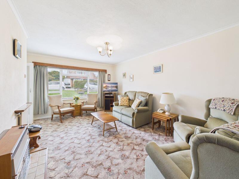 Sitting room &amp; view to front