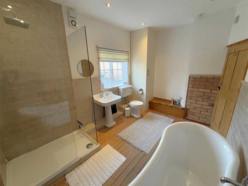 Bathroom B.JPG