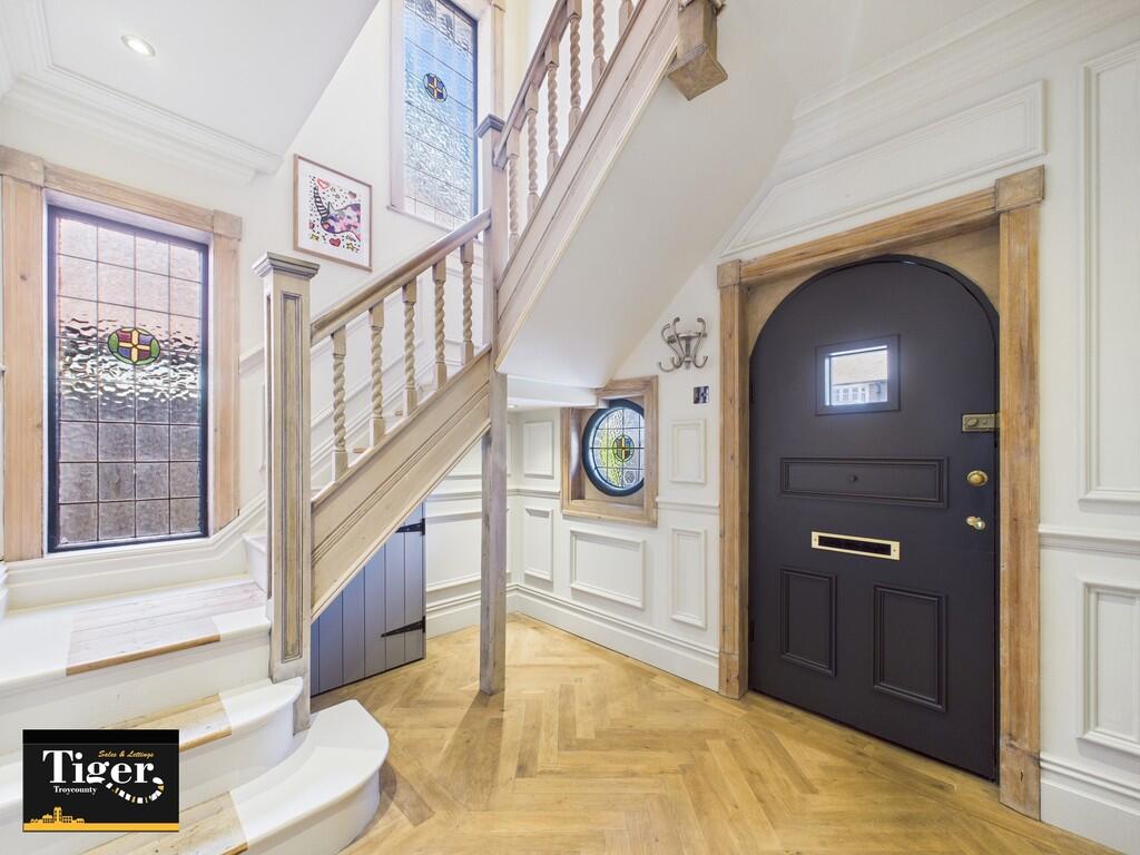 CAM02176G0-PR0557...