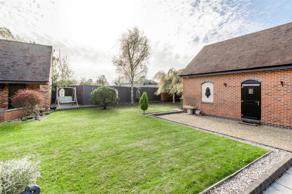 Main Road, Baxterley