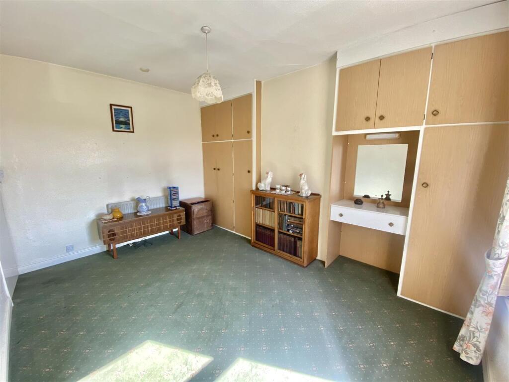 Bramleys Estate Agents - Lee Green - Mirfield (29)