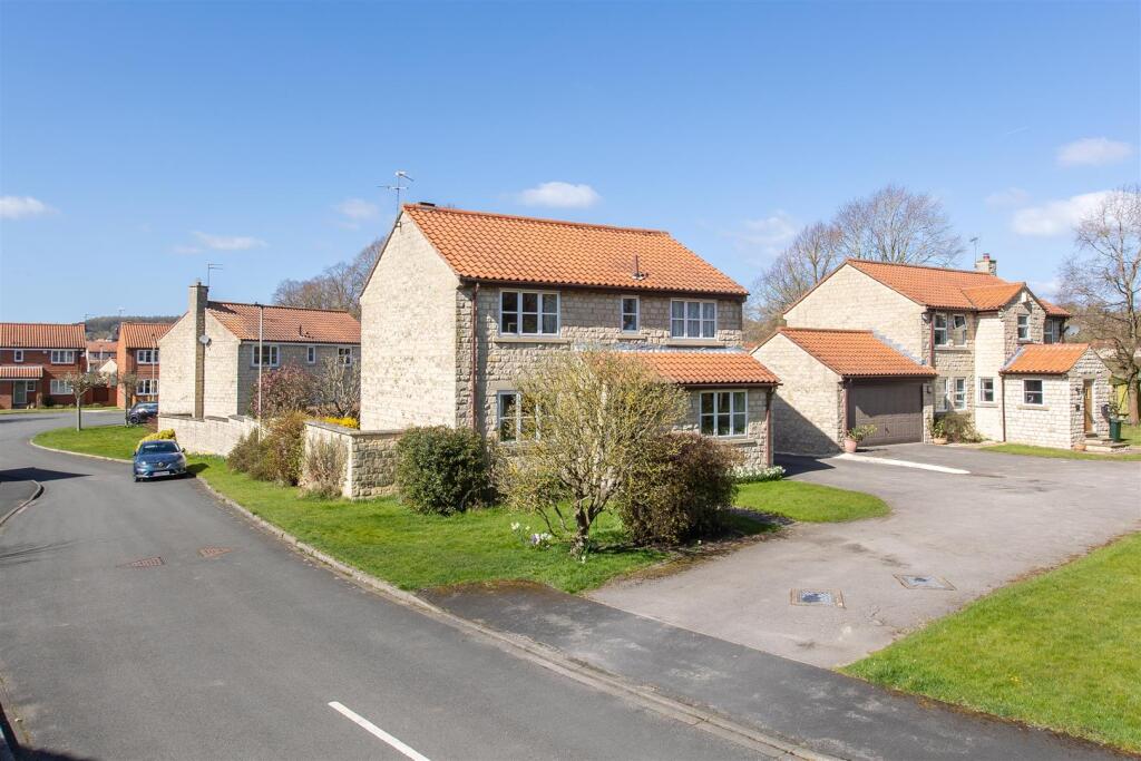 Acres Close 4 External-2.jpg