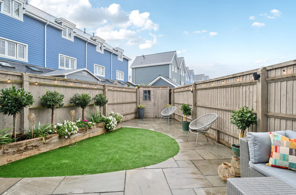 1348480-3-68b875b...