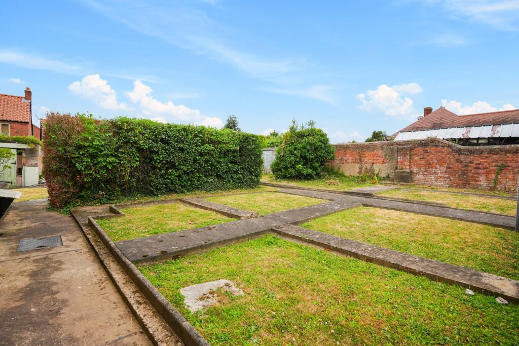 EweMove Estate Agent Scunthorpe South - Gardens