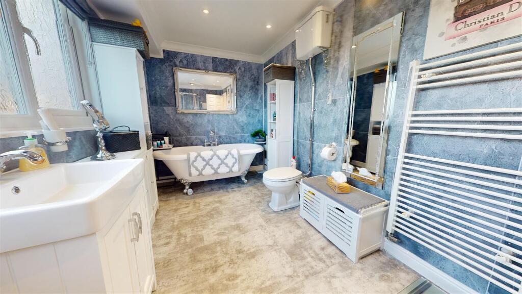 Seacroft Crescent Bathroom