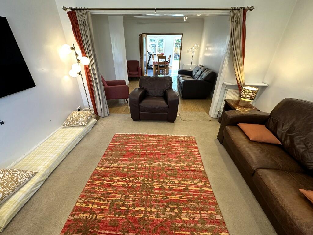 RECP/THRU LOUNGE (C)