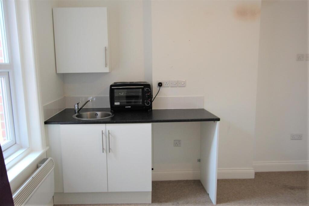 Room 4 kitchen.JPG
