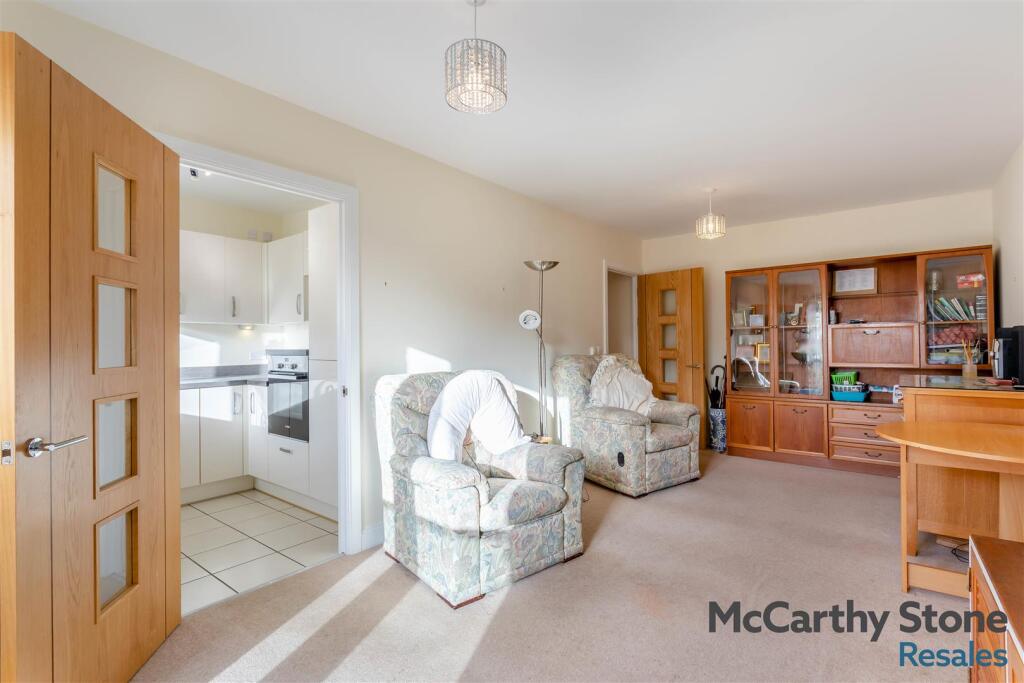 8634307-interior07.jpg