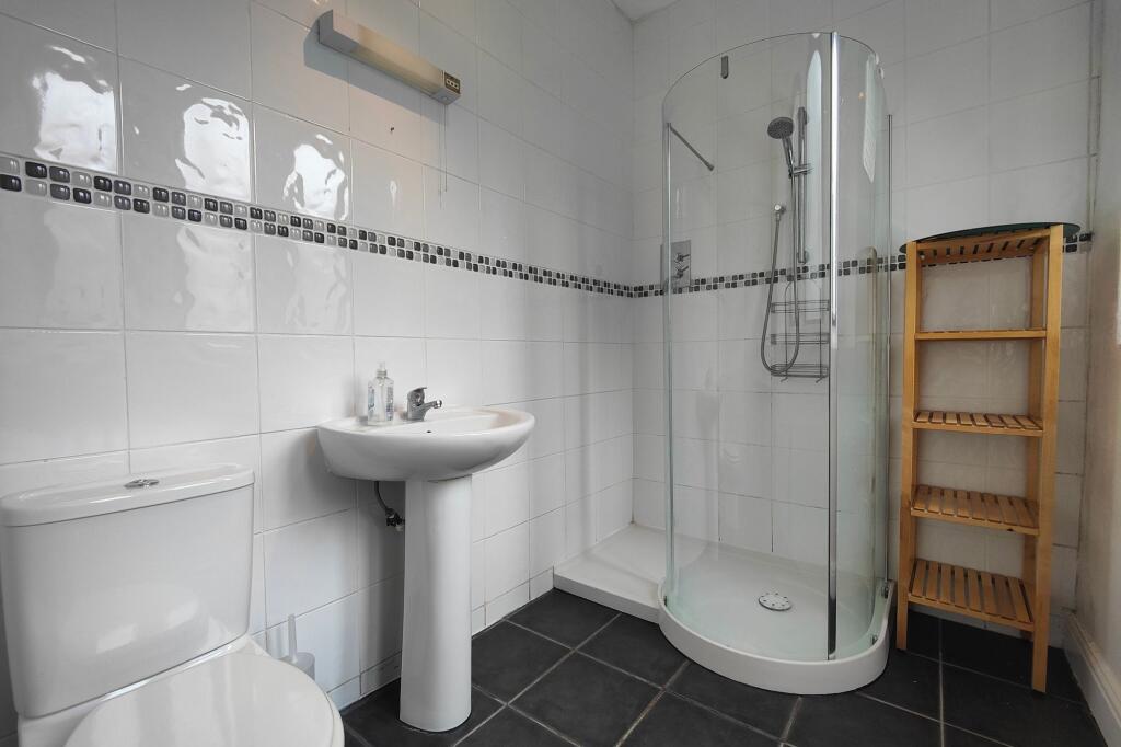 Large En-Suite