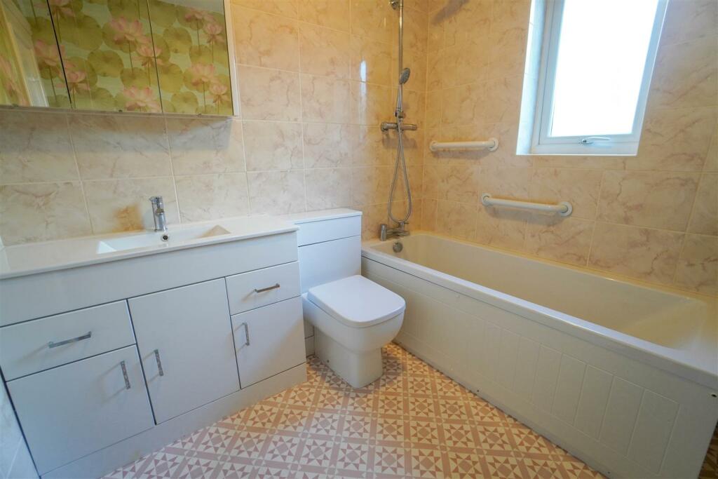 BATHROOM 1 (1 of 1).jpg