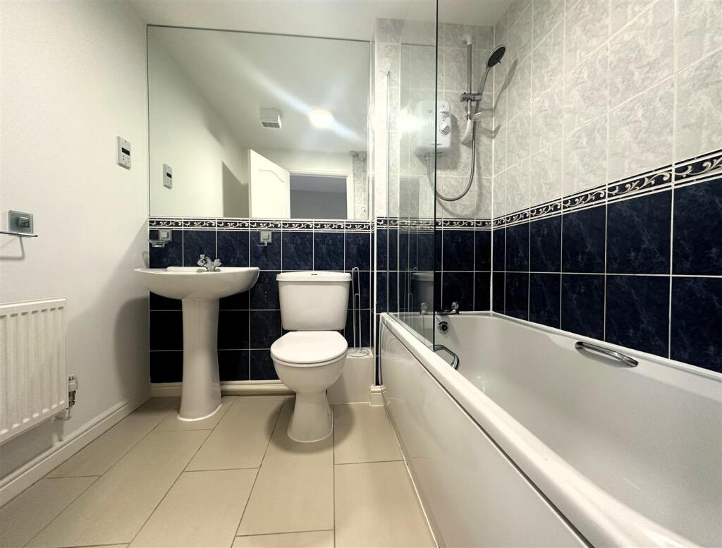 Bathroom 2.jpg