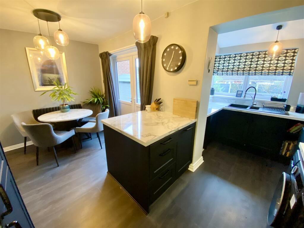 Bramleys Estate Agents - Robin Royd Drive - Mirfie