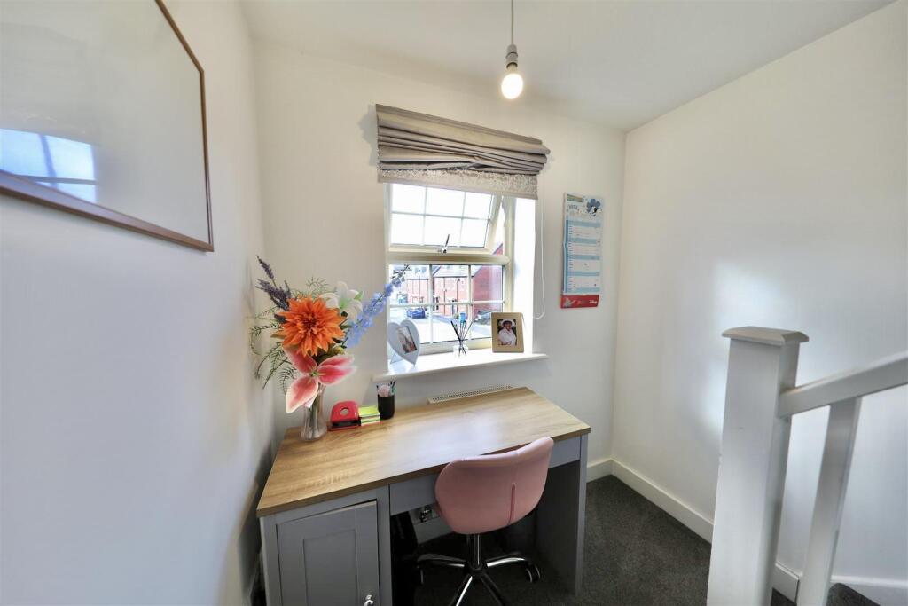 Landing/office area