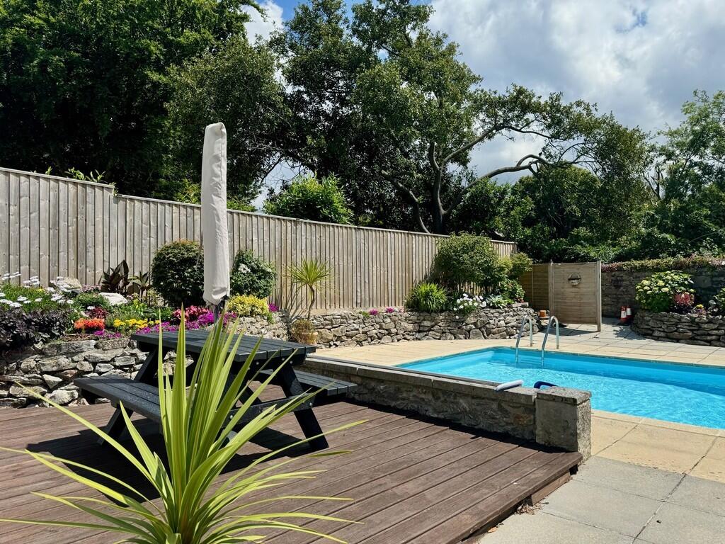 IMG_382135_20_lar...