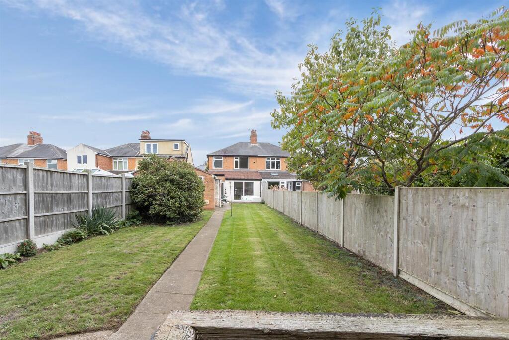 7 Shenstone Avenue, Rugby (17).jpg