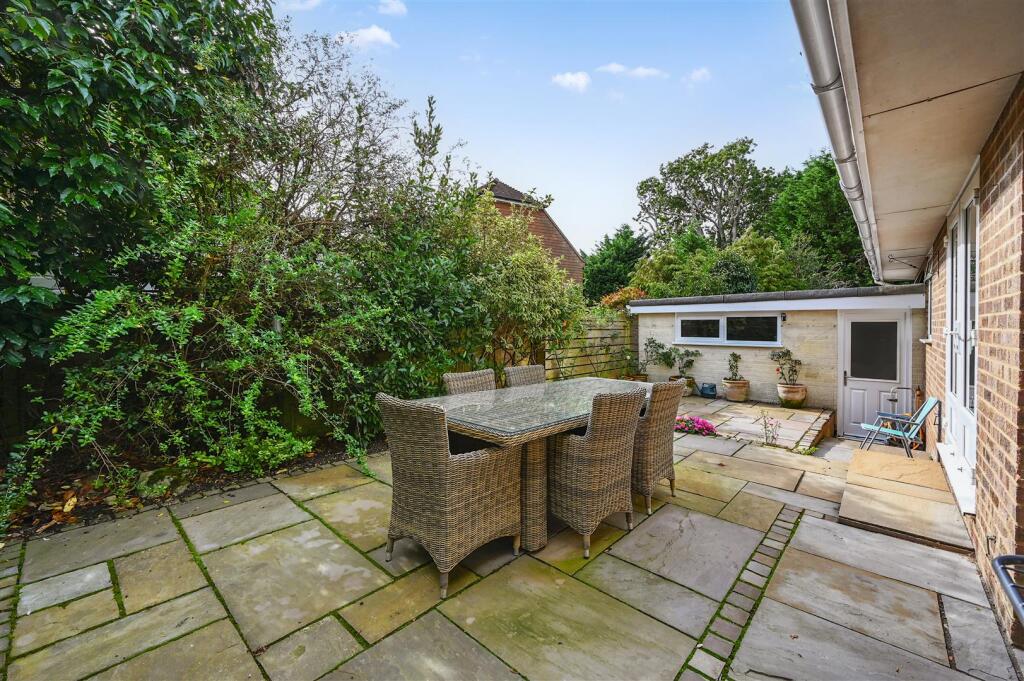 1 EWHURST CLOSE (28).jpg