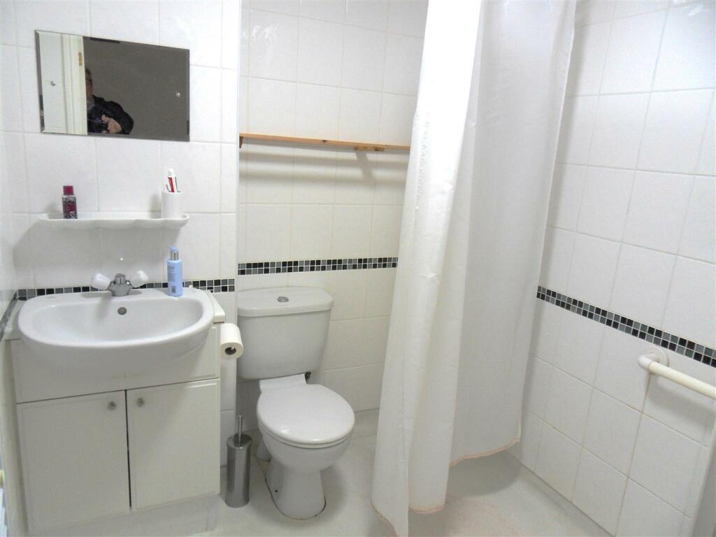 bathroom2.JPG