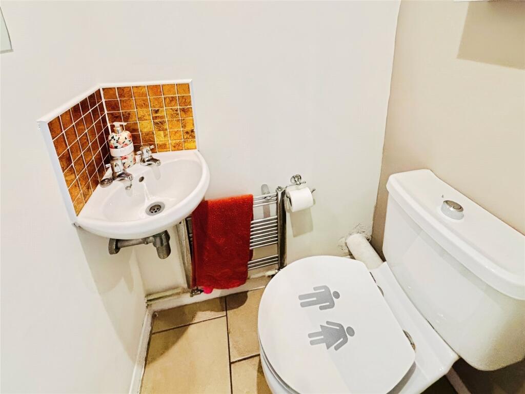 Cloakroom/Wc