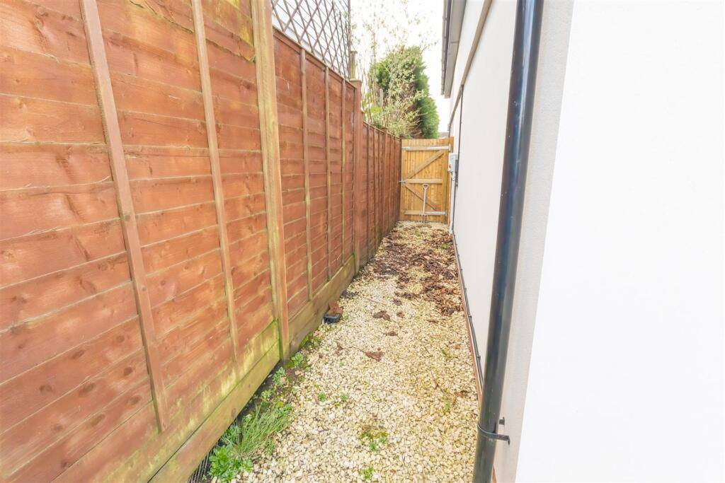 Swanwick Lane-20 - t.jpeg