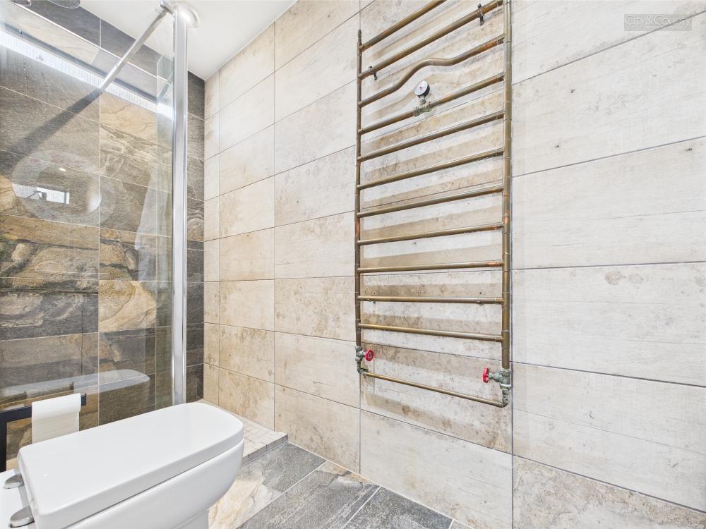 En-Suite To Master Bedroom