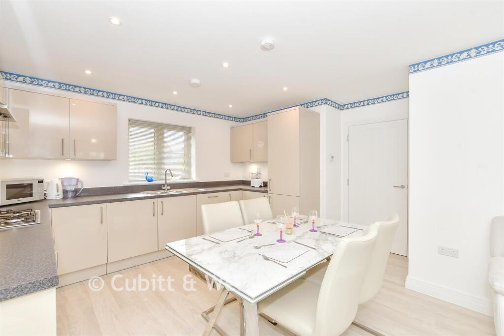 Lounge/Kitchen