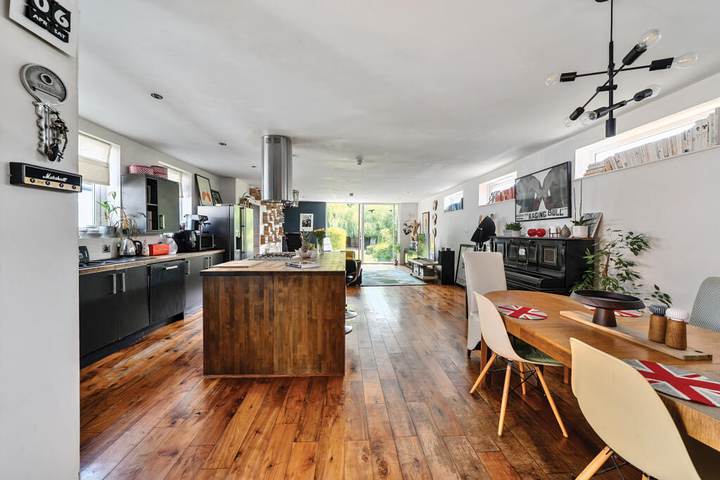 1340159-6-68a4711b8db8f