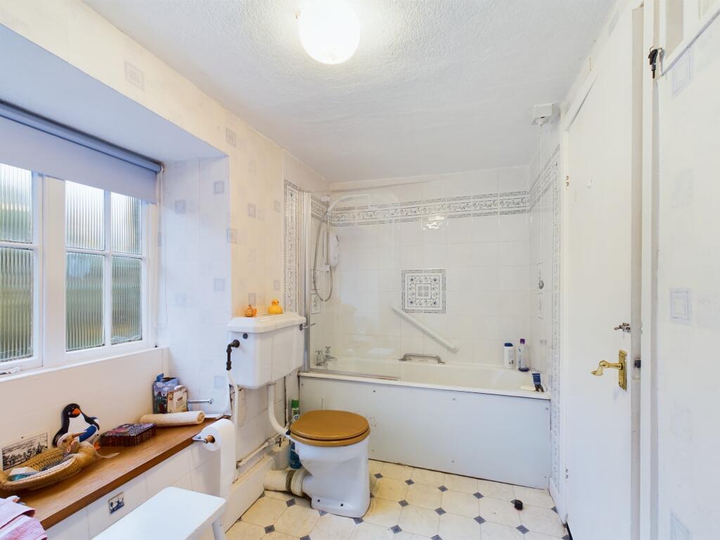 Bathroom T202508061559.jpg