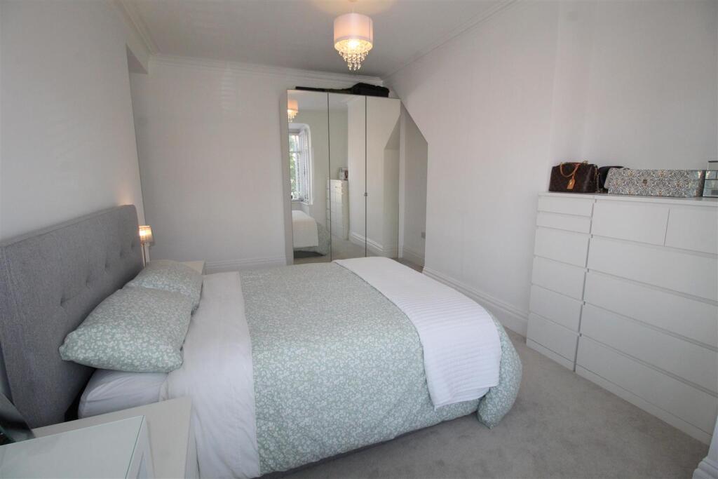 Park Rd, 50A, bed 1 (3).JPG