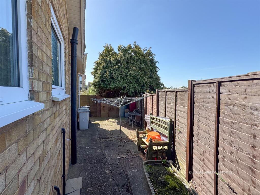 8 Welland Rd Kettering-01.jpg