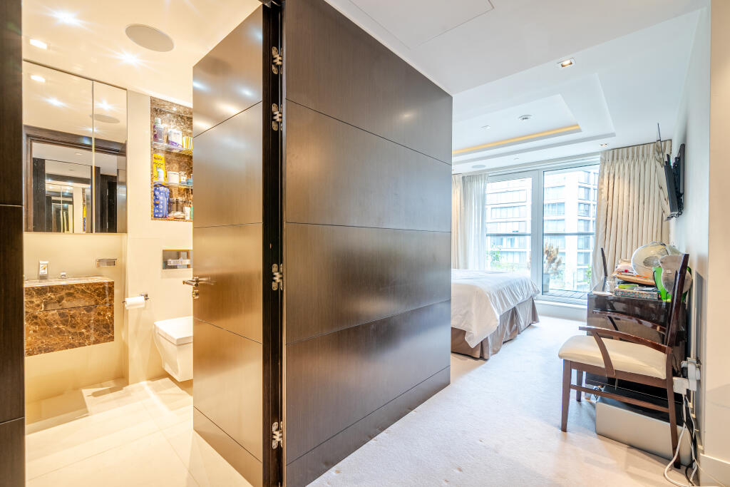 bedroom en-suite