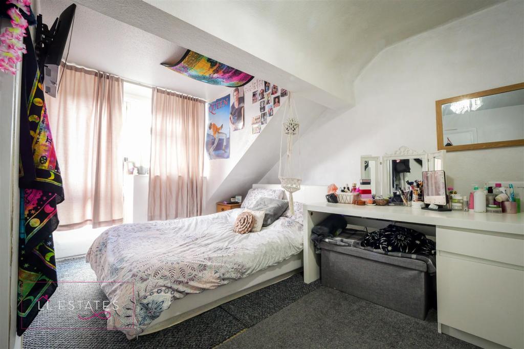 Bedroom 5.jpg
