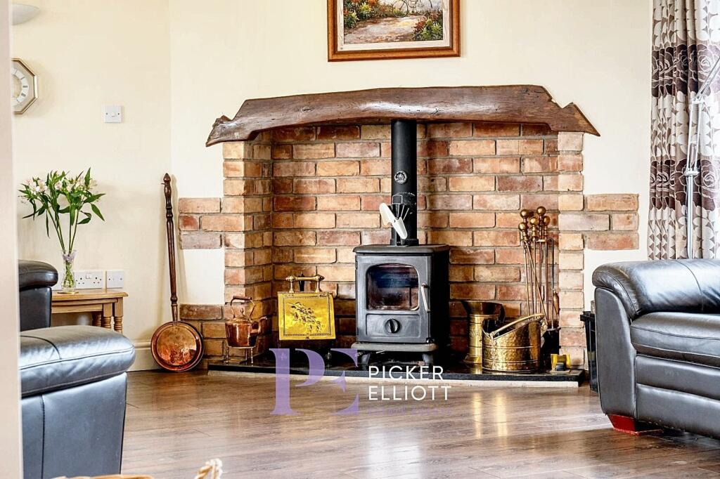 Main Lounge / Dining Area