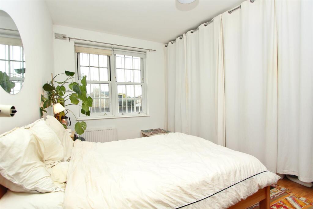 Stoke Newington Church Street, N16