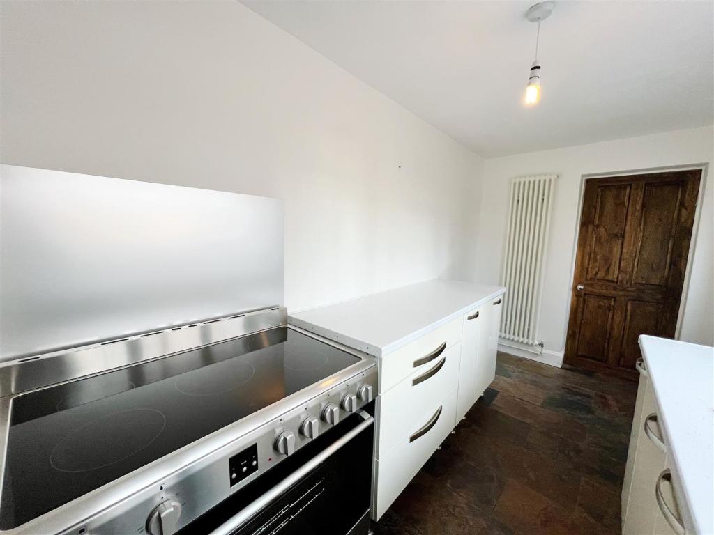 Kitchen 2.jpg