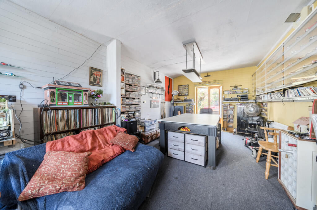 1347473-10-68b5d6...