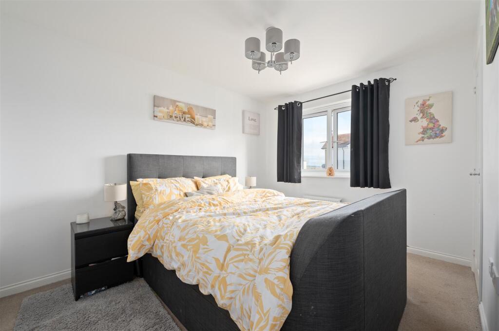 12 Russell Avenue 019.JPG