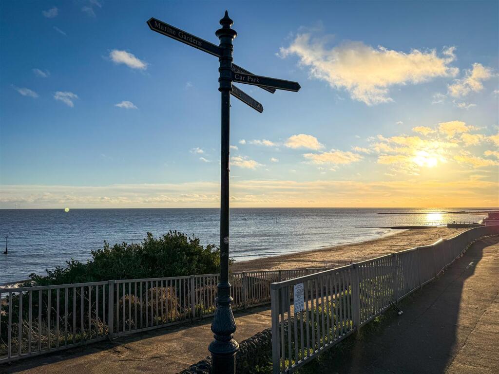 CLACTON SEA FRONT