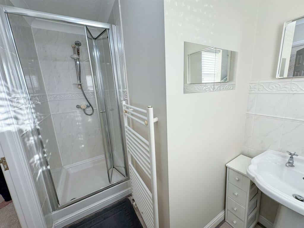12_Ensuite.jpg