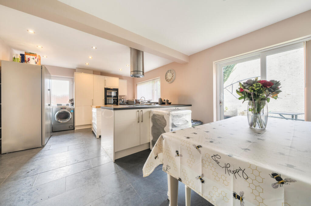 1348173-1-68c4474...