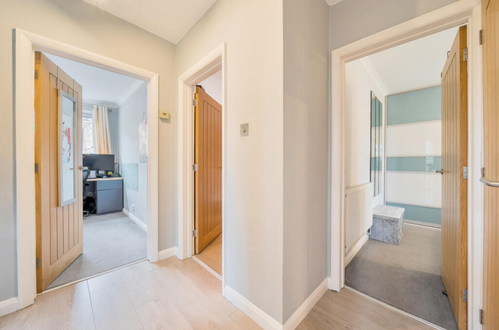 1372455-5-68fa208...