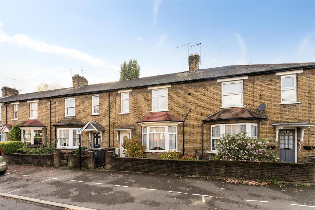 Lyne Crescent E17
